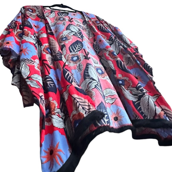 New Coco+ Carmen Floral and Tassel Lined Bell Sleeve Kimono One Size - Picture 3 of 7